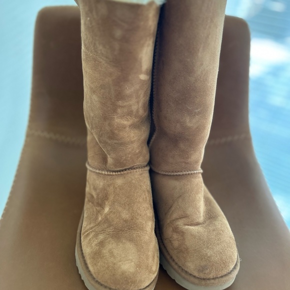 UGG WOMENS BAILEY BOW II TALL BOOT Size 6 - Picture 2 of 2